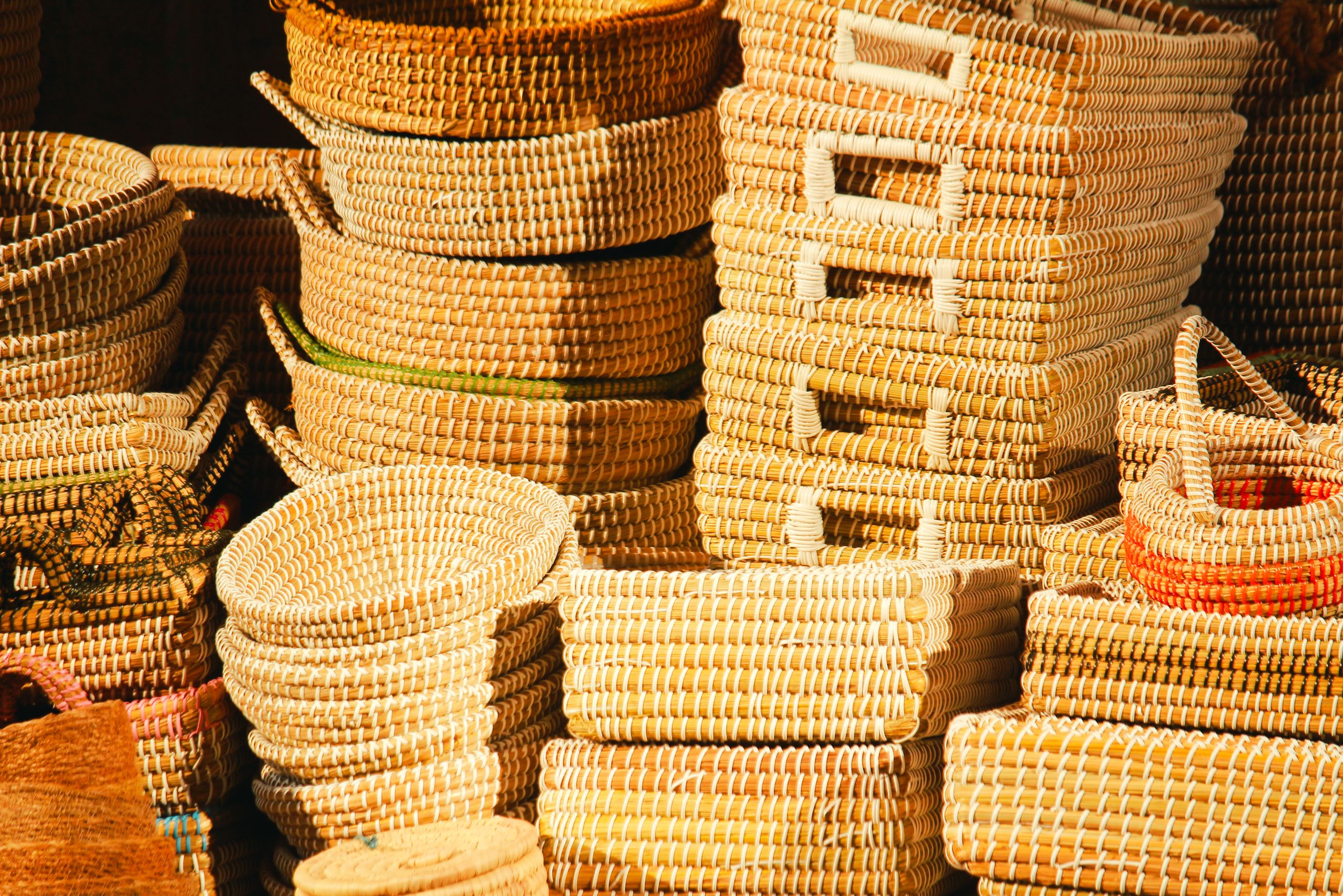 Bulk handwoven rattan storage baskets for export - Wholesale supply of natural woven baskets for international importers and home decor retailers