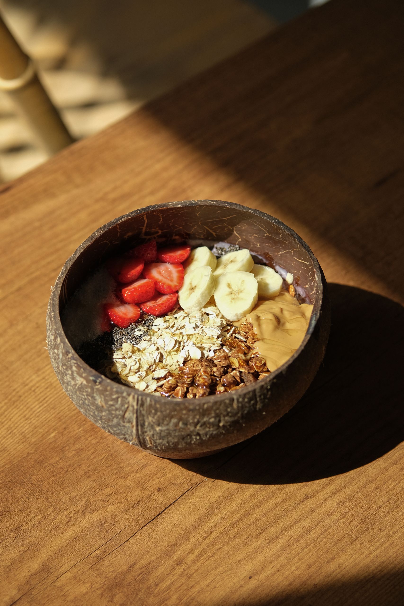 Bulk natural coconut shell bowls for export - Wholesale smoothie and acai bowls for international eco-retailers, cafes, and zero-waste distributors