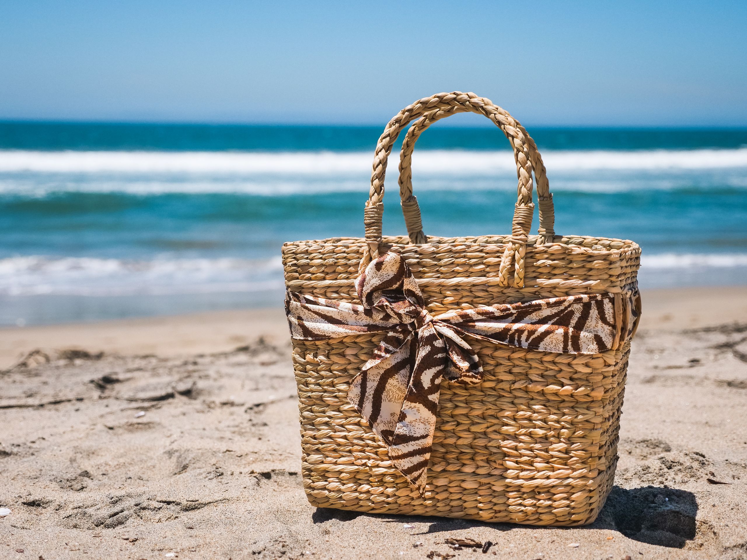 Bulk seagrass woven baskets and totes for export - Wholesale supply of natural eco-friendly storage baskets and beach bags for international importers