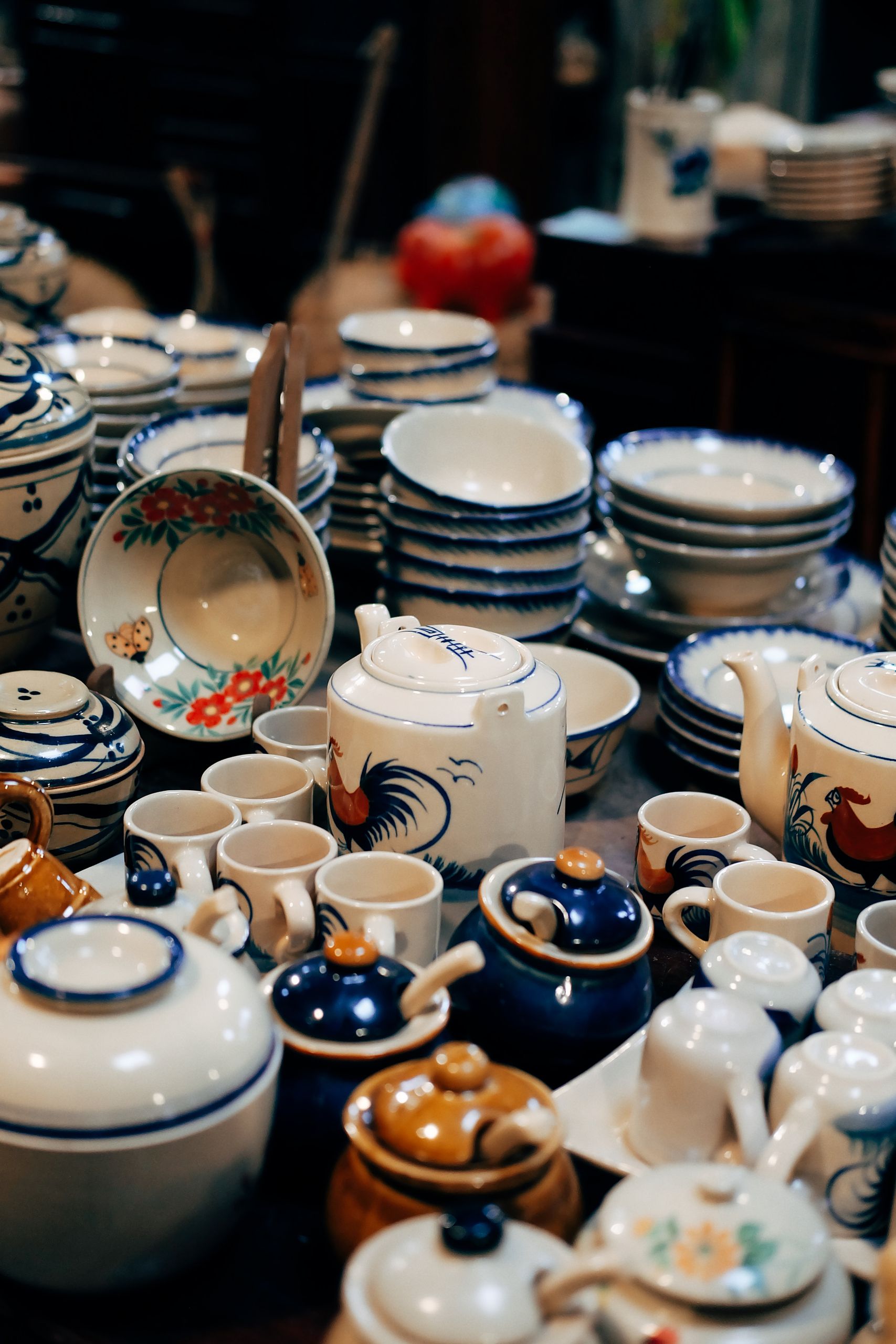 Bulk traditional Vietnamese lacquerware for export - Wholesale supply of handcrafted mother-of-pearl and eggshell inlay home decor for international luxury importers